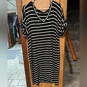 Black and White Striped V-Neck Casual Dress